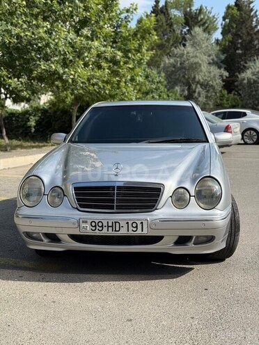 Mercedes E 270-1
