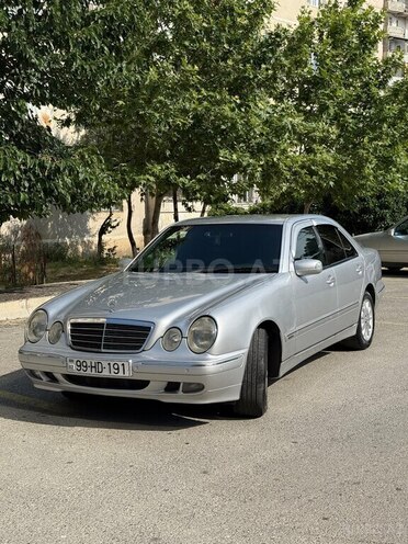 Mercedes E 270-3