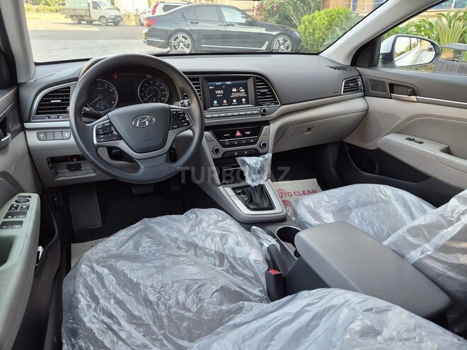Hyundai Elantra-20