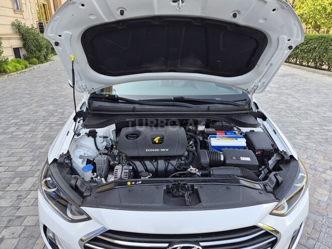 Hyundai Elantra-18