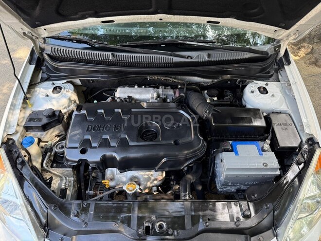 Hyundai Accent-9