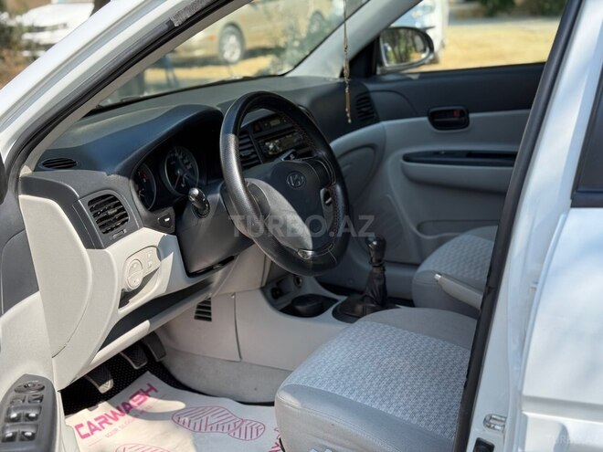 Hyundai Accent-7