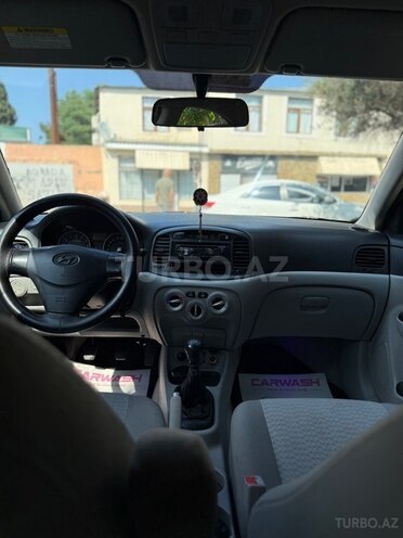 Hyundai Accent-8