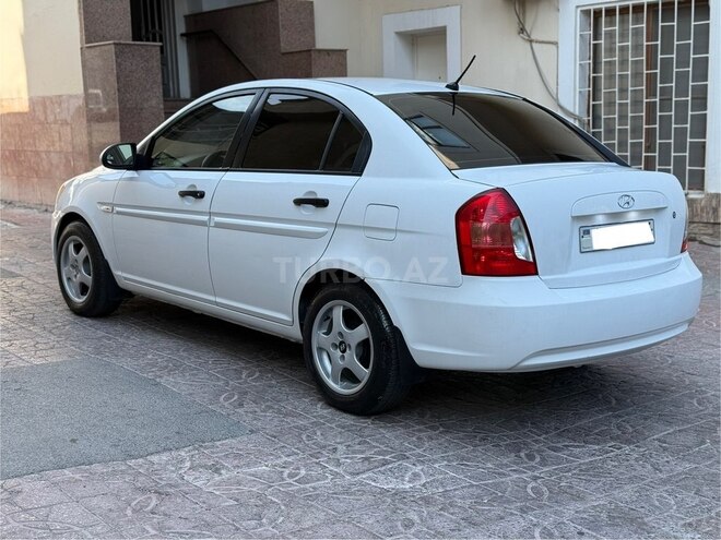 Hyundai Accent-4