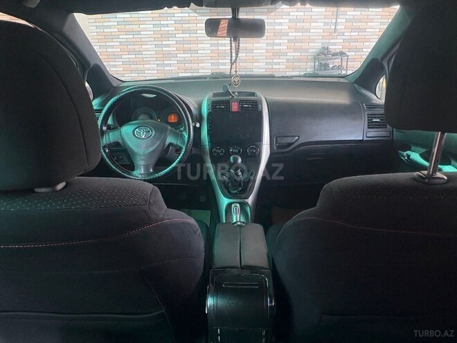 Toyota Auris-12