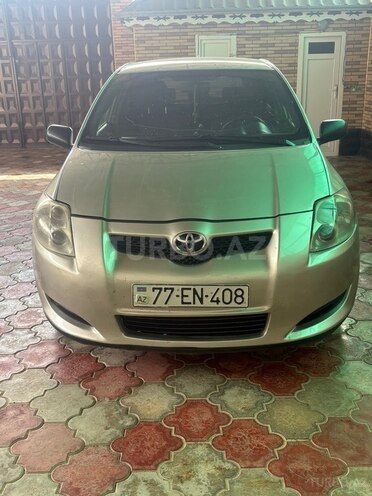 Toyota Auris-1