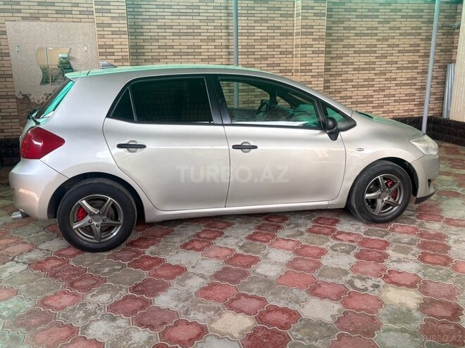 Toyota Auris-4