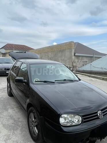 Volkswagen Golf-1