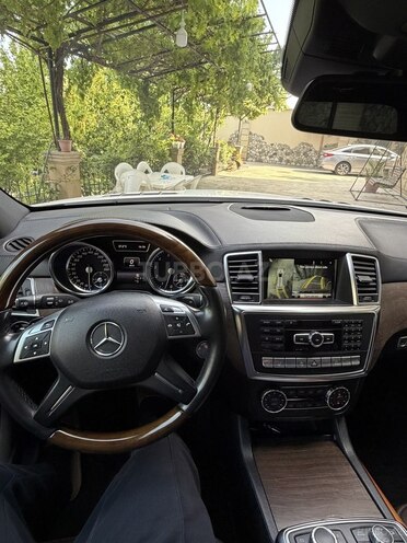 Mercedes GL 500 4MATIC-10