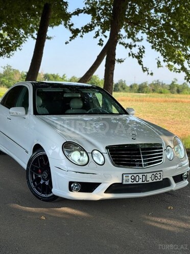 Mercedes E 240-1