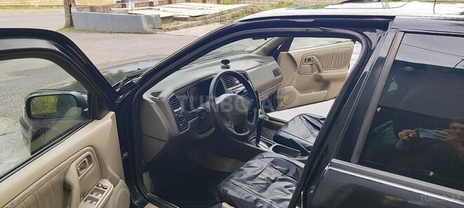 Infiniti G20-8