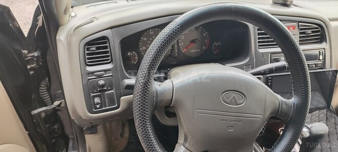 Infiniti G20-10
