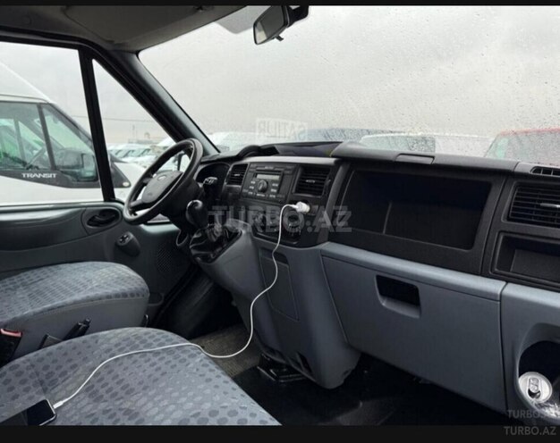 Ford Transit-3