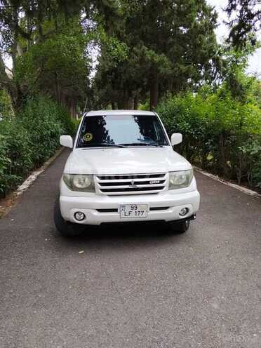 Mitsubishi Pajero io-3
