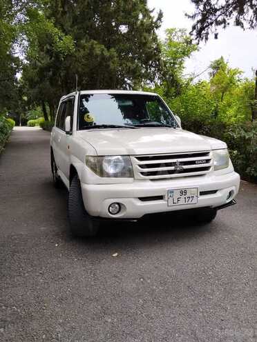 Mitsubishi Pajero io-6