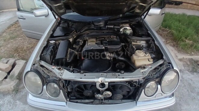 Mercedes E 230-7