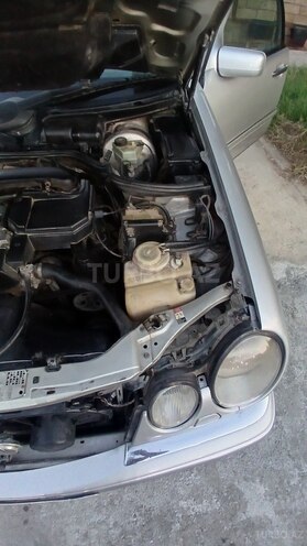 Mercedes E 230-8