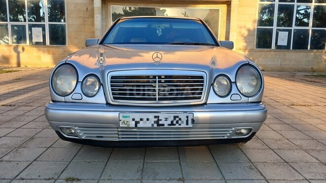 Mercedes E 230-1