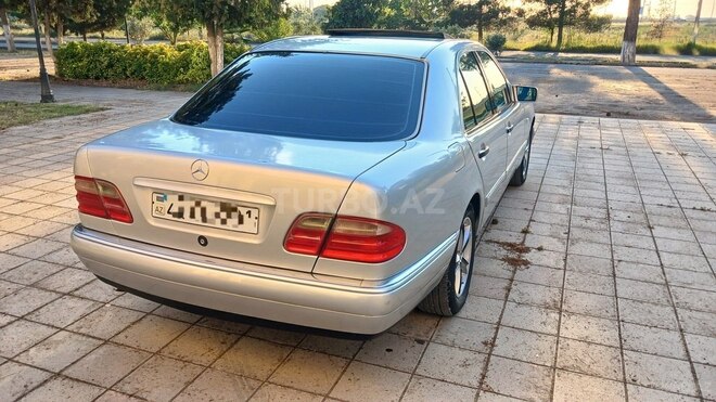 Mercedes E 230-6