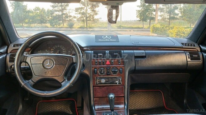 Mercedes E 230-17