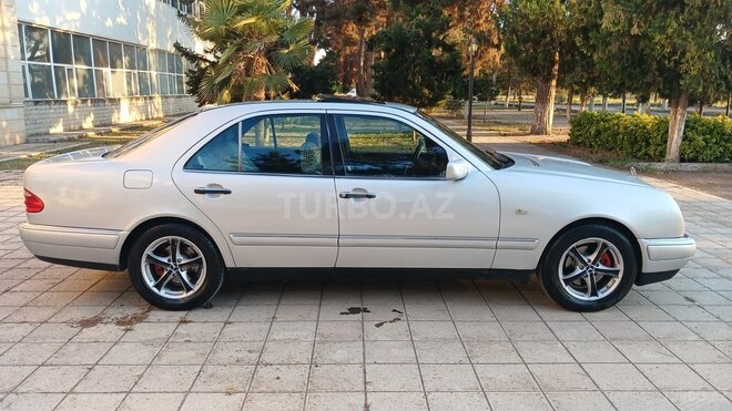 Mercedes E 230-12