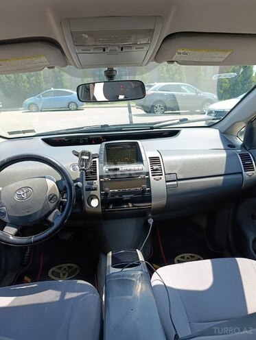 Toyota Prius-12