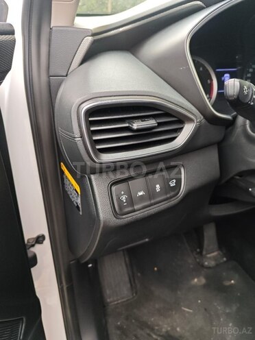 Hyundai Santa Fe-10