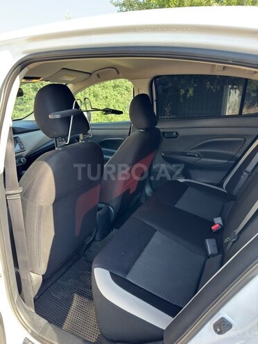 Nissan Sunny-6