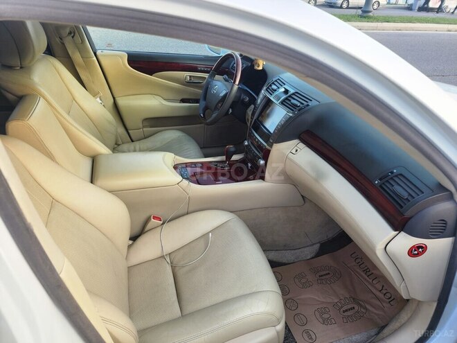 Lexus LS 460-8