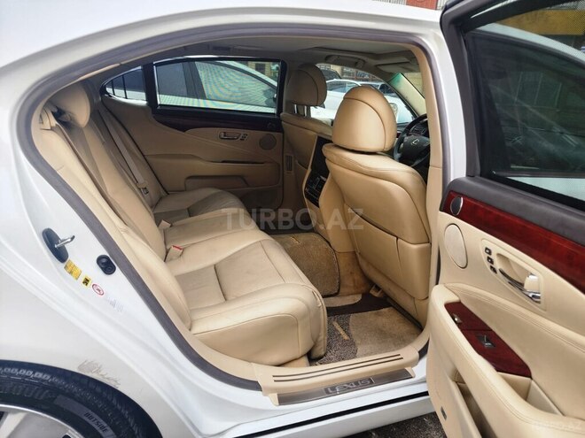 Lexus LS 460-6