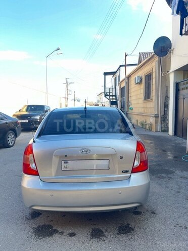 Hyundai Accent-2