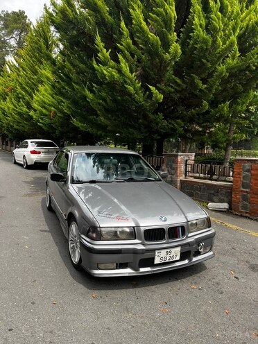 BMW 320-1