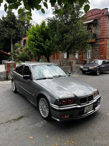 BMW 320-2