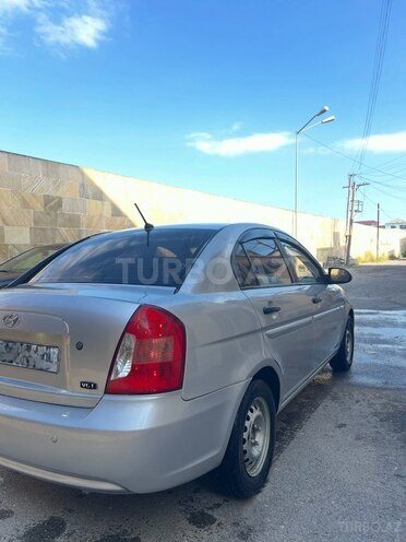 Hyundai Accent-6