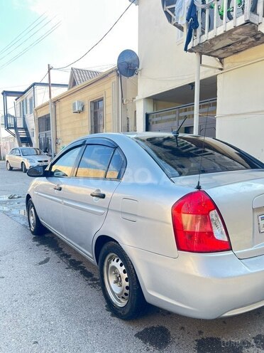 Hyundai Accent-7