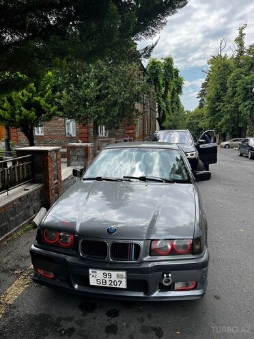 BMW 320-3