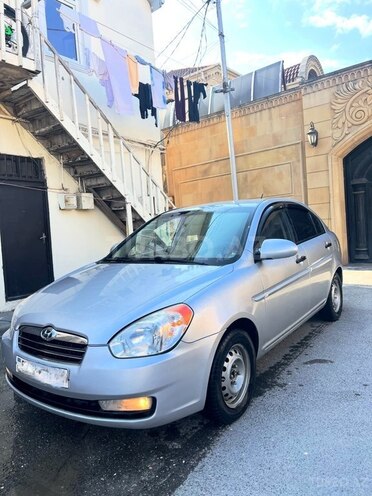 Hyundai Accent-4