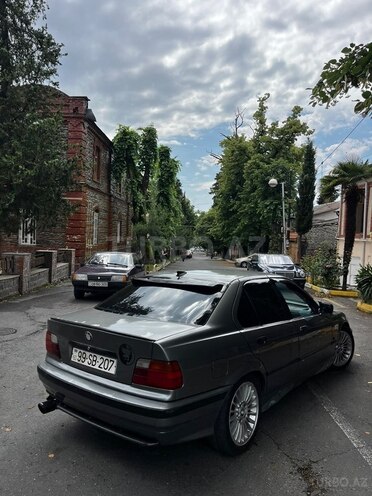 BMW 320-4