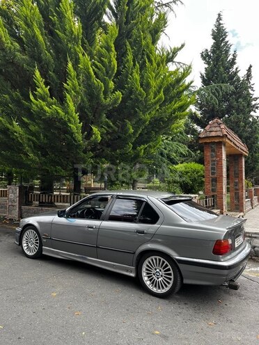 BMW 320-6