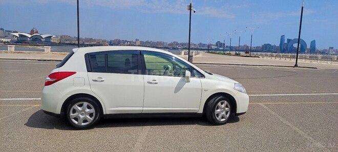Nissan Tiida-4