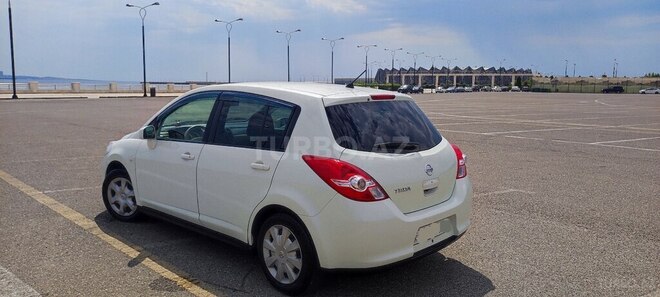 Nissan Tiida-5