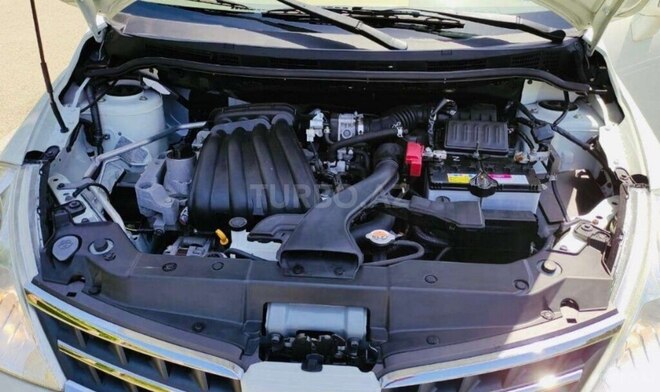 Nissan Tiida-10