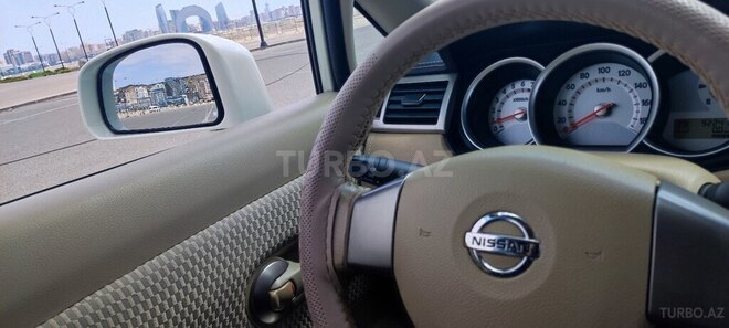 Nissan Tiida-13