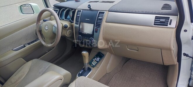 Nissan Tiida-15