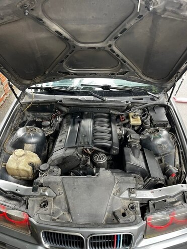 BMW 320-7