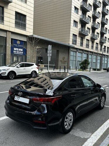 Hyundai Accent-2
