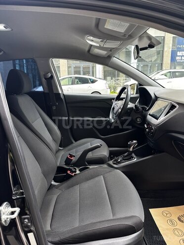Hyundai Accent-6
