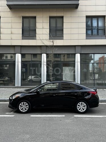 Hyundai Accent-4