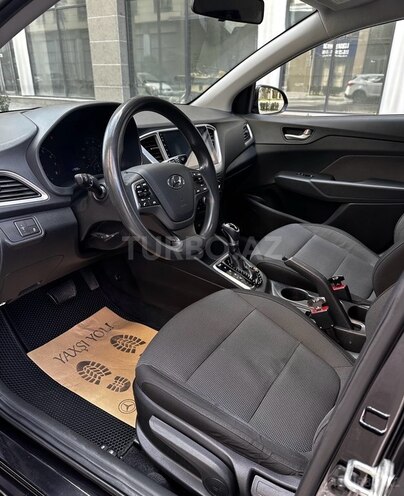 Hyundai Accent-10
