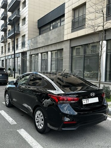 Hyundai Accent-5
